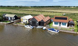 Potter Heigham - 1 Bedroom Boatshed