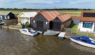 Potter Heigham - 1 Bedroom Boatshed