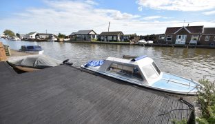 Potter Heigham - 1 Bedroom Boatshed