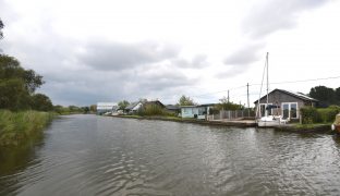 Martham - 1 Bedroom Detached bungalow