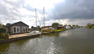 Martham - 1 Bedroom Detached bungalow