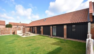 Dilham - 8 Bedroom Barn Conversion