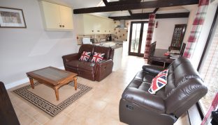 Dilham - 8 Bedroom Barn Conversion