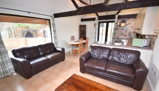 Dilham - 8 Bedroom Barn Conversion