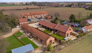 Dilham - 8 Bedroom Barn Conversion