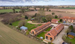 Dilham - 8 Bedroom Barn Conversion