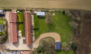 Dilham - 8 Bedroom Barn Conversion