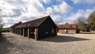 Dilham - 8 Bedroom Barn Conversion