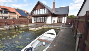 Hoveton - 4 Bedroom Detached house