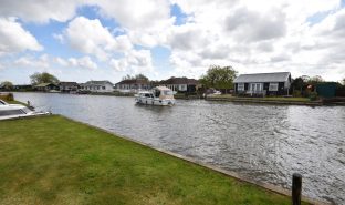 Potter Heigham - 2 Bedroom Detached bungalow