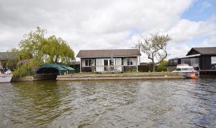 Potter Heigham - 2 Bedroom Detached bungalow