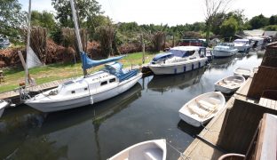 Wayford Bridge - 14 Bedroom Holiday Cottages