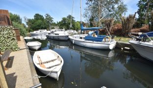 Wayford Bridge - 14 Bedroom Holiday Cottages