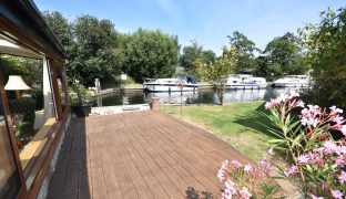 Wayford Bridge - 14 Bedroom Holiday Cottages