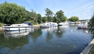 Wayford Bridge - 14 Bedroom Holiday Cottages