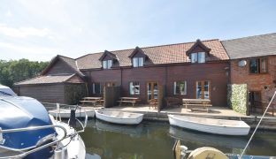 Wayford Bridge - 14 Bedroom Holiday Cottages