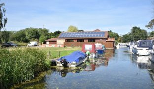 Wayford Bridge - 14 Bedroom Holiday Cottages