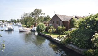 Wayford Bridge - 14 Bedroom Holiday Cottages