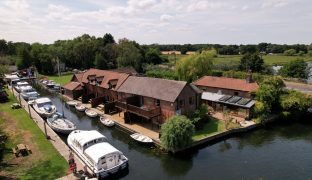 Wayford Bridge - 14 Bedroom Holiday Cottages