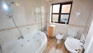 Stokesby - 5 Bedroom Detached house
