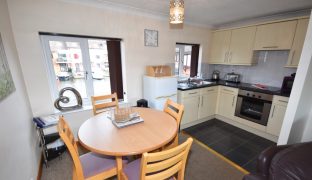 Horning - 2 Bedroom First floor apartment