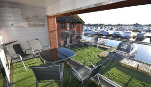 Horning - 2 Bedroom First floor apartment