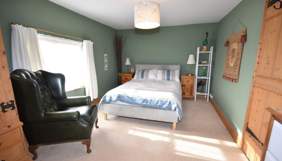 4 bedroom detached house, Langley Waterside Estate Agents