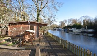 Norwich - 1 Bedroom Timber Holiday Cabin