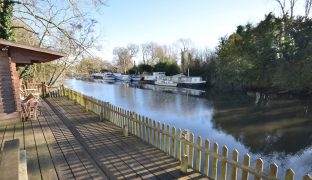 Norwich - 1 Bedroom Timber Holiday Cabin