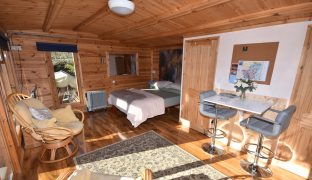 Norwich - 1 Bedroom Timber Holiday Cabin