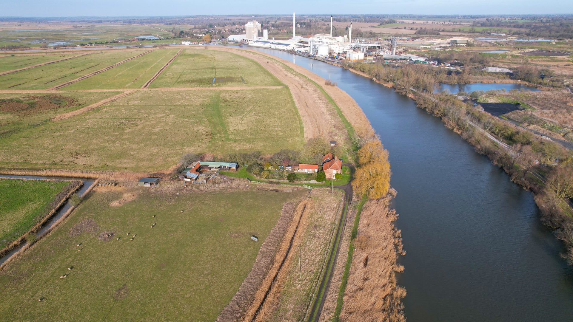 4 bedroom detached house, Langley Waterside Estate Agents