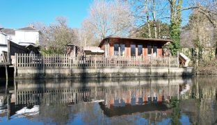 Norwich - 1 Bedroom Timber Holiday Cabin