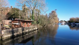 Norwich - 1 Bedroom Timber Holiday Cabin