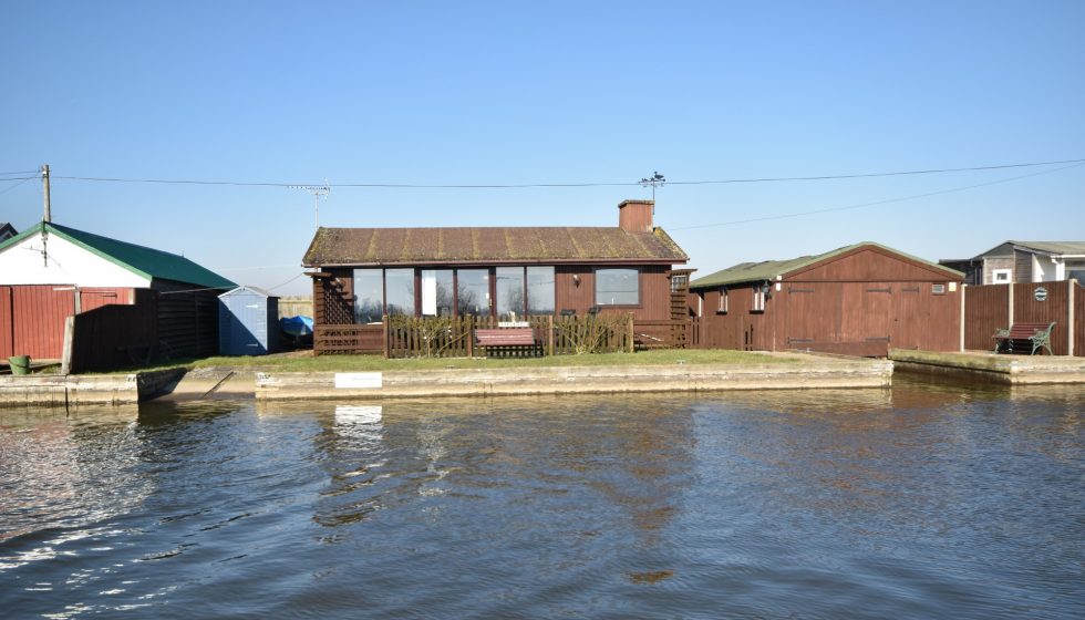 3 bed bungalow, Potter Heigham Waterside Estate Agents