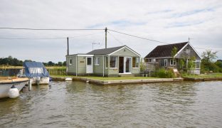 Repps with Bastwick - 1 Bedroom Detached bungalow