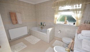 West Somerton - 4 Bedroom Detached bungalow
