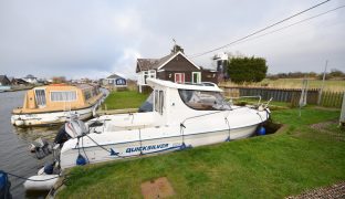 Repps with Bastwick - 1 Bedroom Detached bungalow