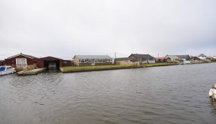 Repps with Bastwick - 1 Bedroom Detached bungalow