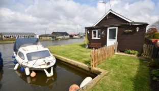 Repps with Bastwick - 3 Bedroom Detached bungalow