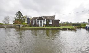 Repps with Bastwick - 3 Bedroom Detached bungalow