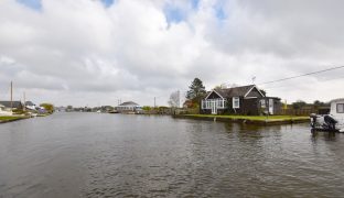 Repps with Bastwick - 3 Bedroom Detached bungalow