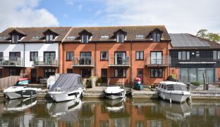 Horning - 4 Bedroom Town house