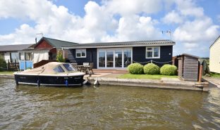 Potter Heigham - 2 Bedroom Detached bungalow