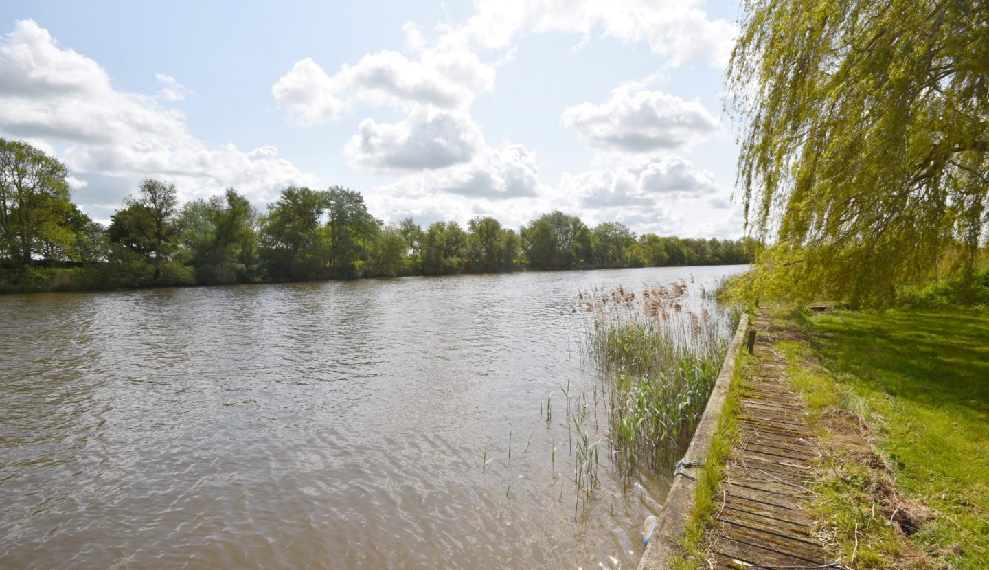 4 bedroom detached house, Langley Waterside Estate Agents