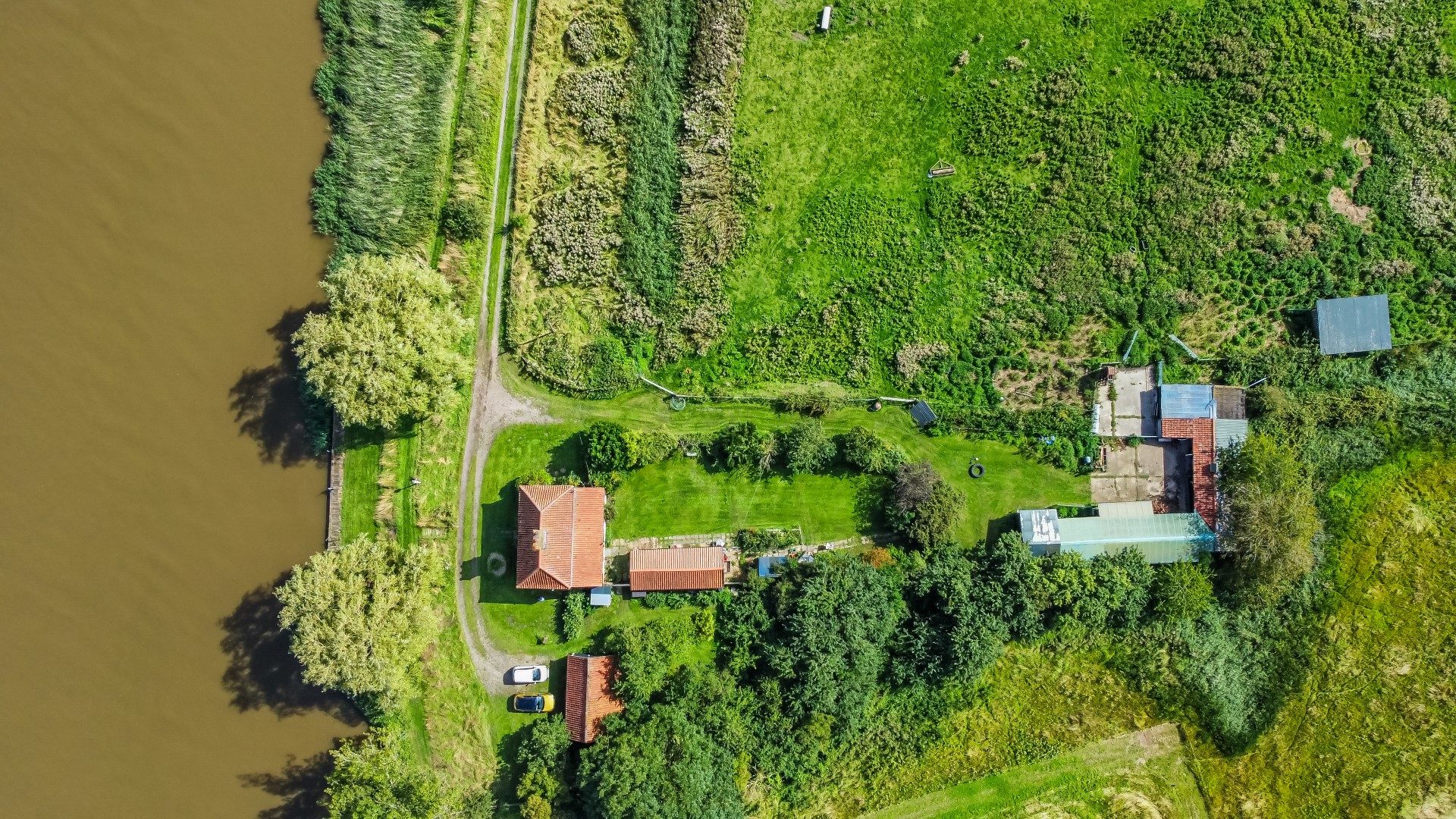 4 bedroom detached house, Langley Waterside Estate Agents