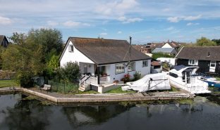 Hoveton - 5 Bedroom detached house