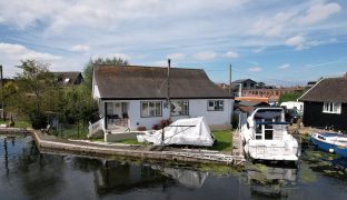 Hoveton - 5 Bedroom detached house