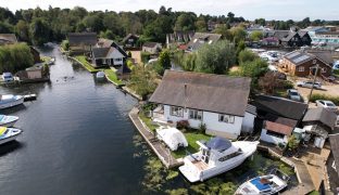 Hoveton - 5 Bedroom detached house