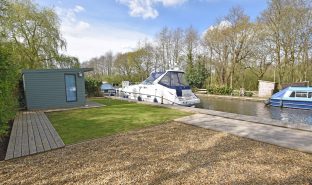 Wayford Bridge - Mooring plot