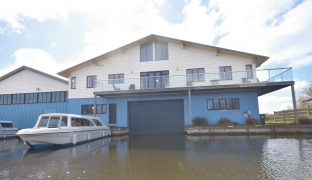 Martham - 6 Bedroom Detached house